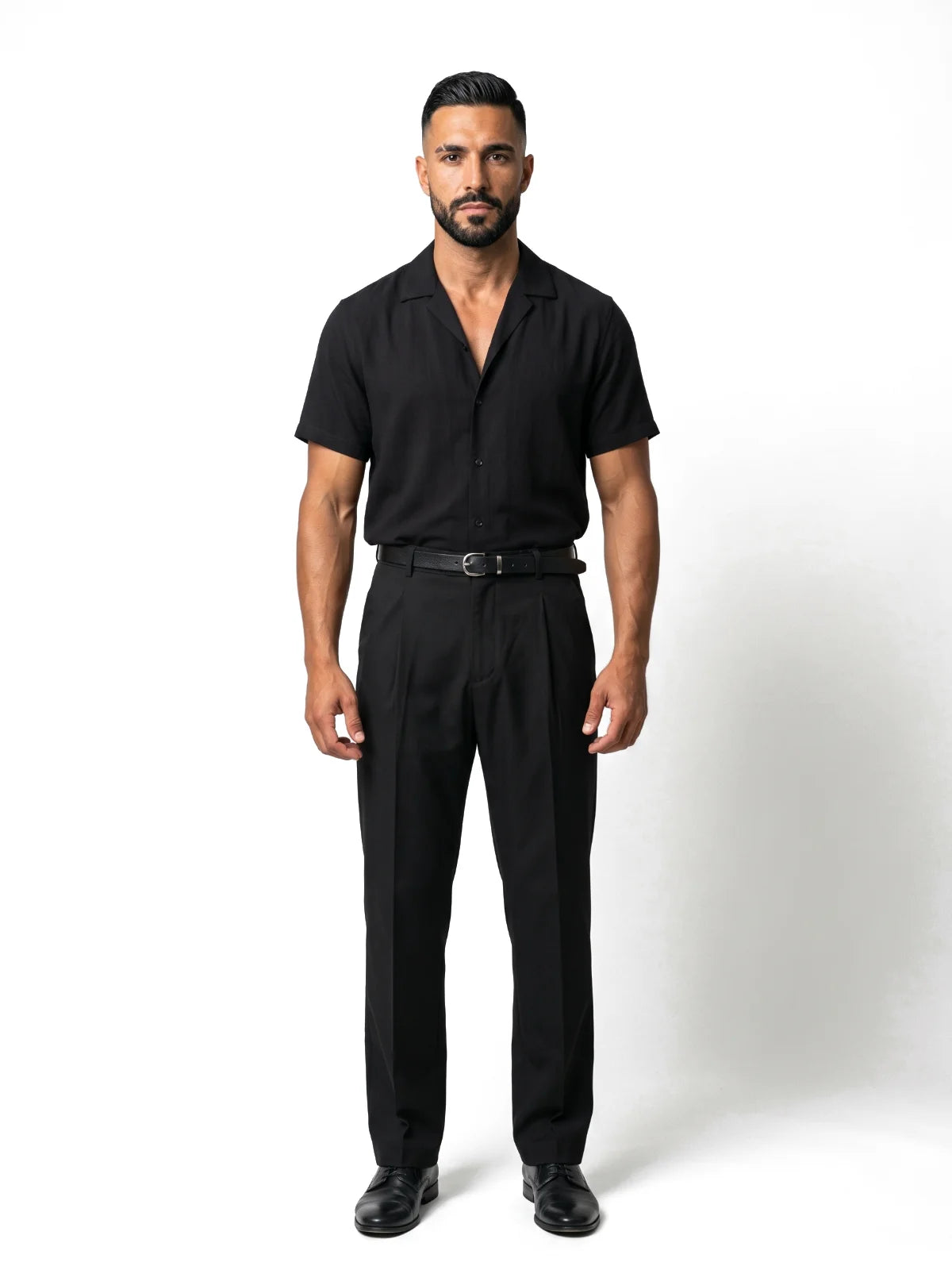 ADRIÁN camisa de manga corta negra – look completo – Bruno Valls