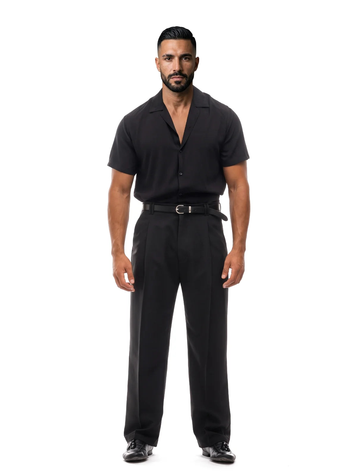 ADRIÁN camisa de manga corta negra – look completo frontal – Bruno Valls