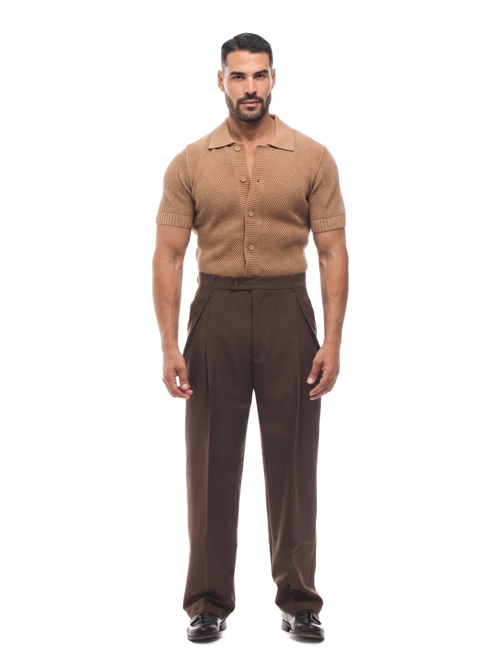 ÁLVARO polo de crochet marrón – look completo – Bruno Valls