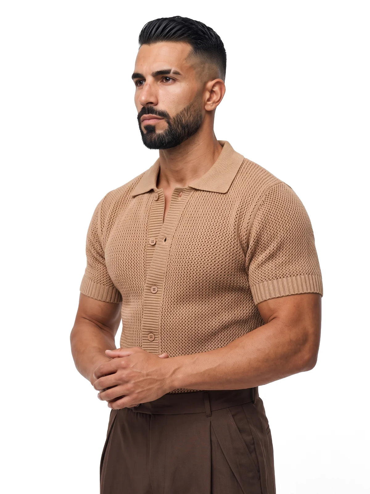 ÁLVARO polo de crochet marrón – vista tres cuartos – Bruno Valls