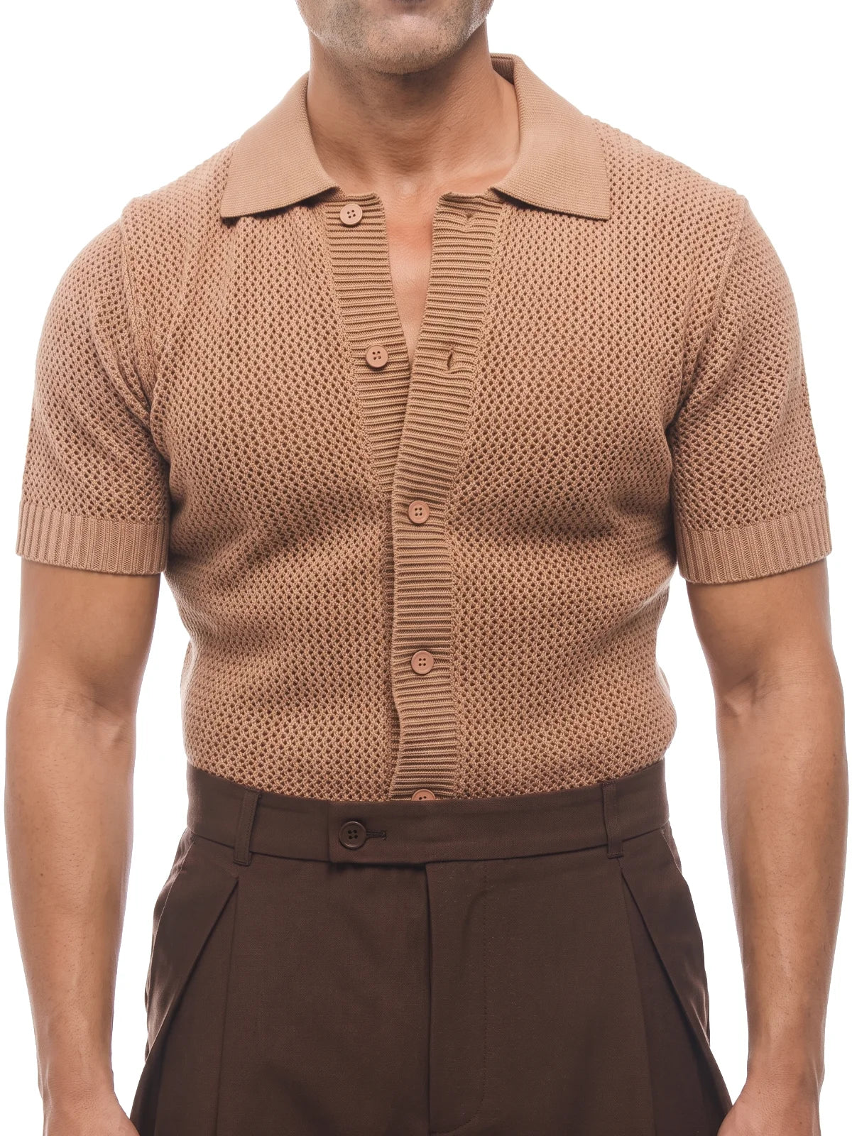 ÁLVARO polo de crochet marrón – detalle de botones – Bruno Valls