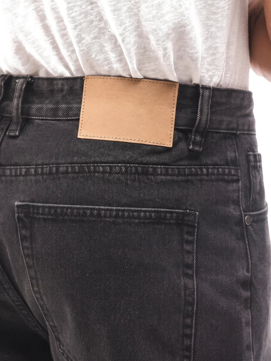 IKER vaquero baggy negro – detalle del bolsillo trasero – Bruno Valls
