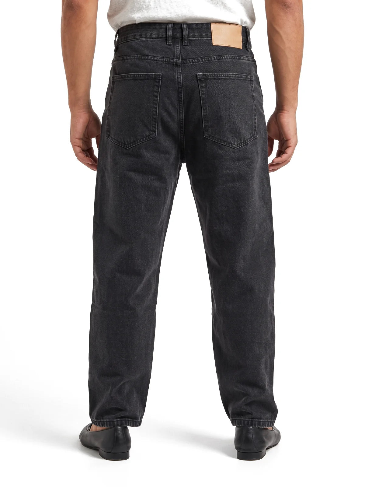 IKER vaquero baggy negro – vista trasera – Bruno Valls