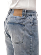IKER vaquero baggy azul claro – detalle del bolsillo trasero – Bruno Valls