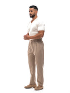 JAIME pantalón chino de pinzas beige tostado – vista tres cuartos – Bruno Valls