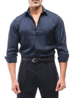 LUIS camisa efecto seda azul marino – detalle de la botonadura – Bruno Valls