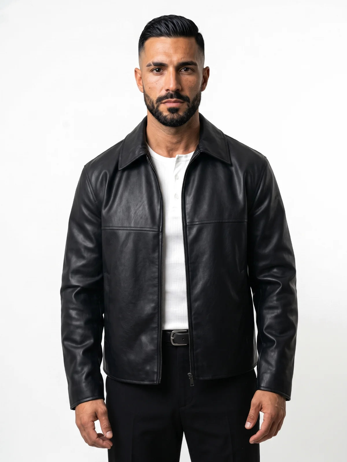 MARCOS cazadora efecto piel negra – vista frontal – Bruno Valls