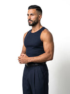 MARIO camiseta de tirantes canalé azul marino – vista tres cuartos – Bruno Valls