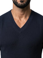 NICOLÁS chaleco de punto azul marino – detalle del cuello de pico – Bruno Valls