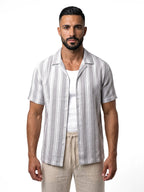 RAÚL camisa de rayas gris – abierta sobre camiseta blanca – Bruno Valls