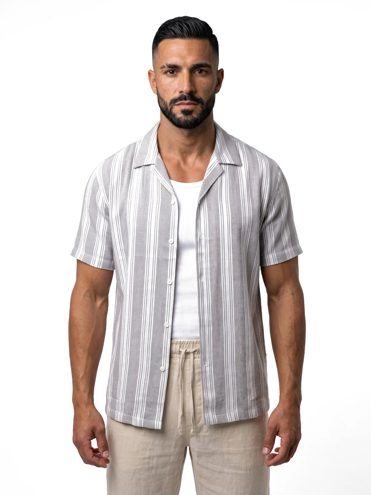 RAÚL camisa de rayas gris – abierta sobre camiseta blanca – Bruno Valls