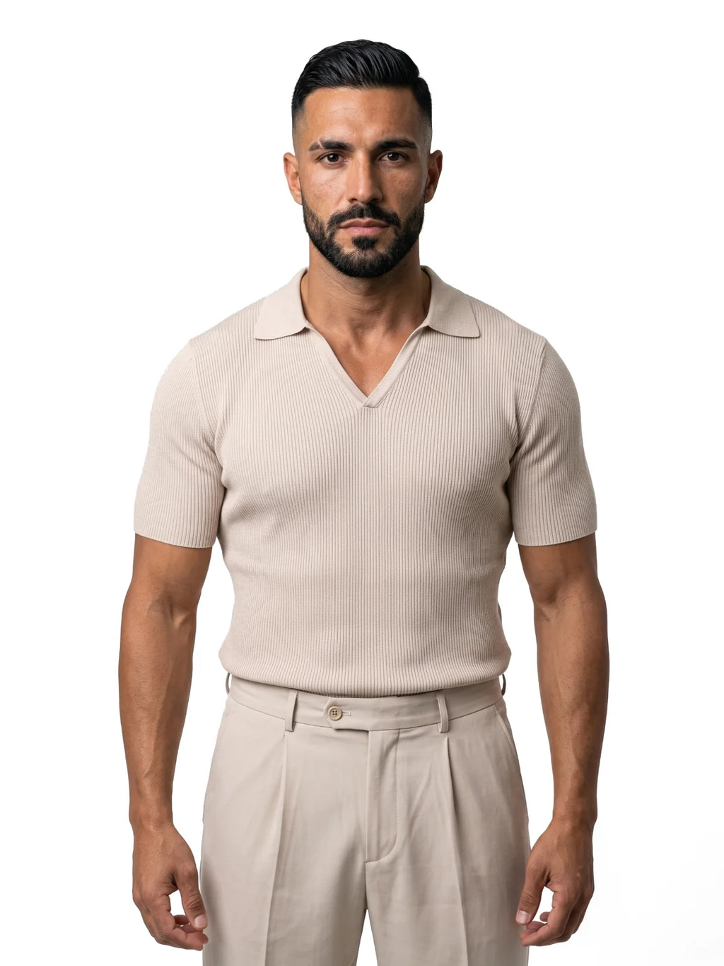 SANTIAGO polo canalé manga corta beige – plano medio – Bruno Valls